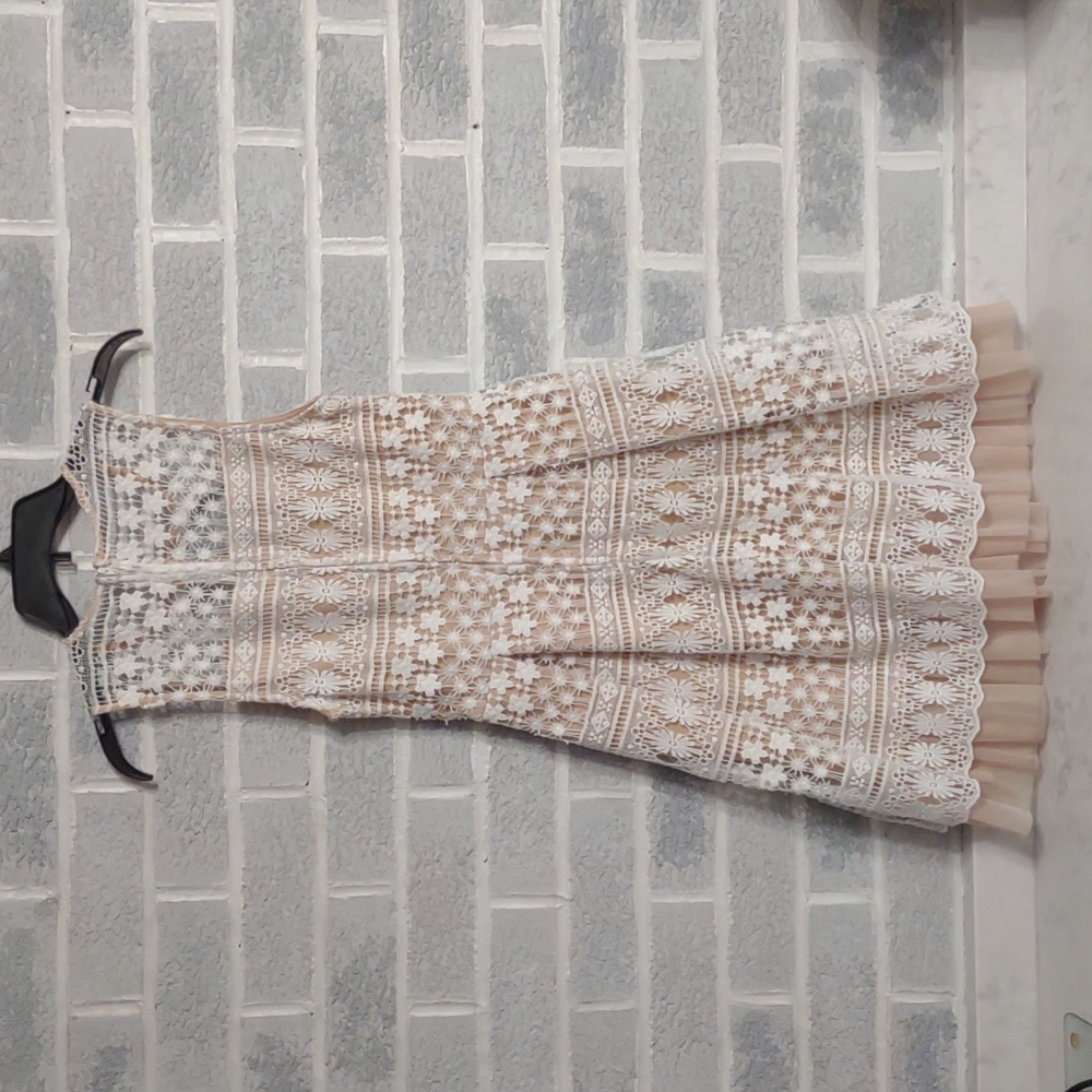 FREE w/ Bundle Francesca's Tan Dress White Lace Overlay & Cutout Chest Small - Picture 15 of 15